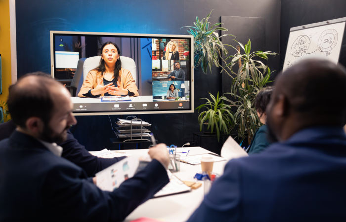 Réunion audiovisuelle internationale lors du MIPCOM au Palais des Festivals et des Congrès de Cannes